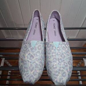 TOMS Women's Blue Leopard Print Shoes